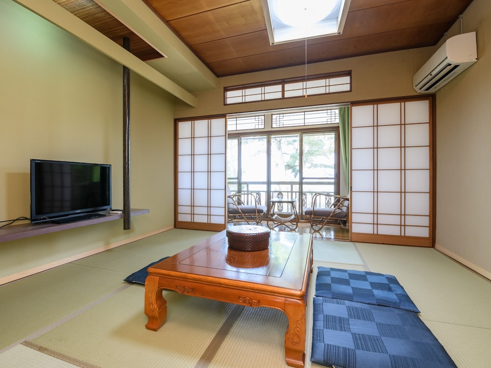 トリプル和室 共用バスルーム 客室4 | Tabist 麻野館別館いろは 伊勢