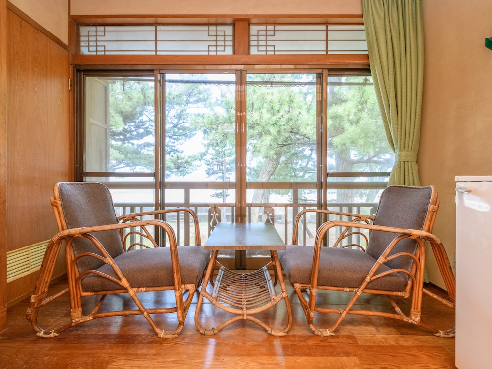 和室4人部屋 共用バスルーム 客室3 | Tabist 麻野館別館いろは 伊勢