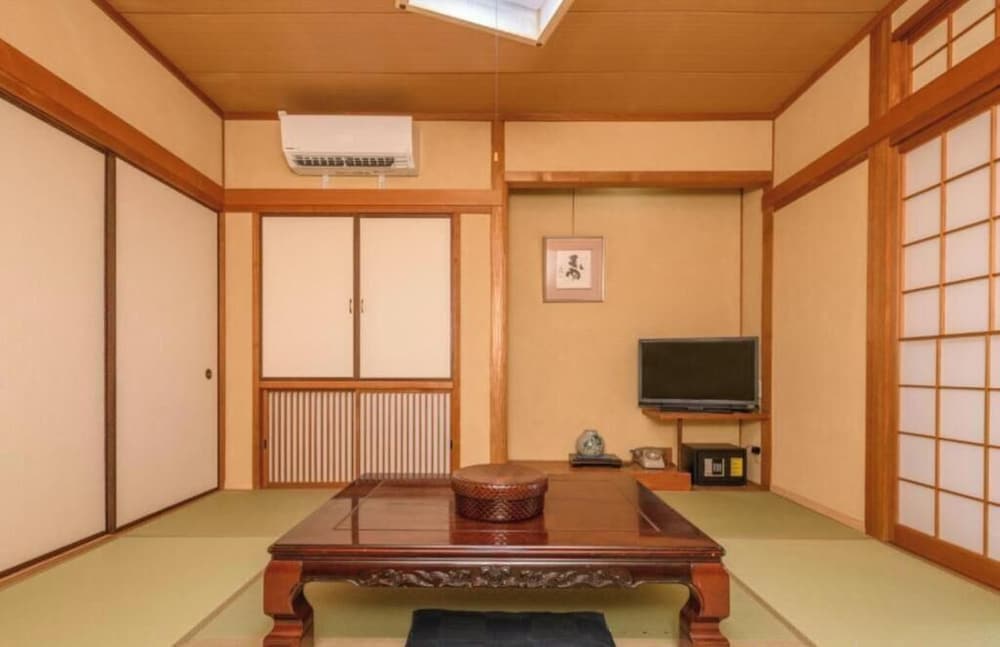 和室４人部屋　共用バスルーム 客室1 | Tabist 麻野館別館いろは 伊勢