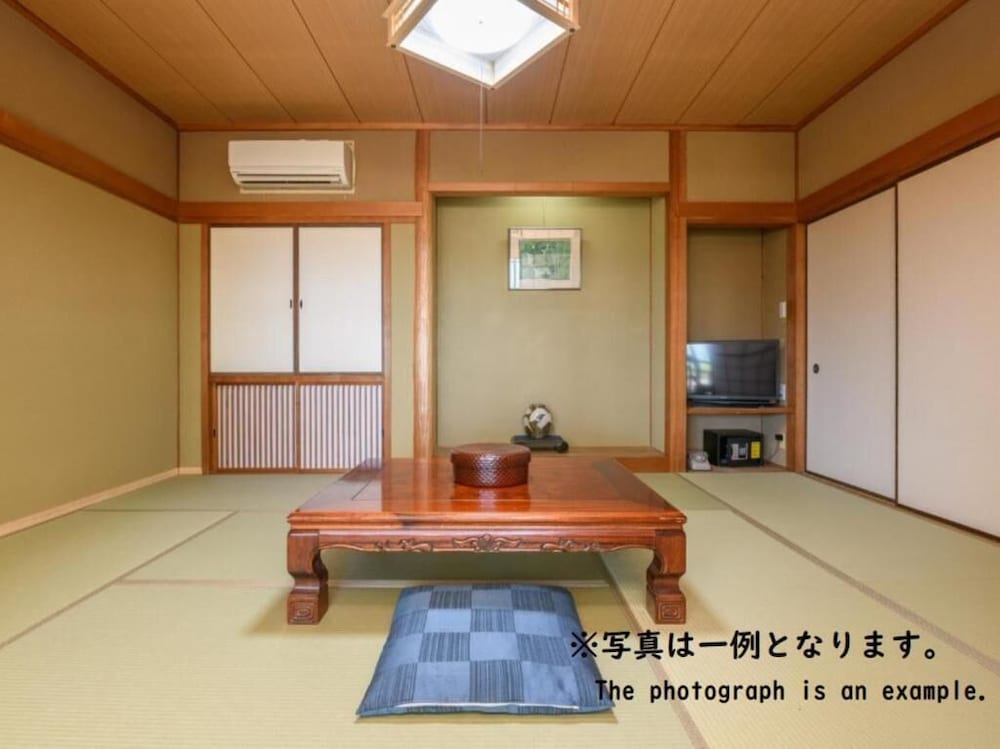 和室５人部屋　共用バスルーム 客室1 | Tabist 麻野館別館いろは 伊勢