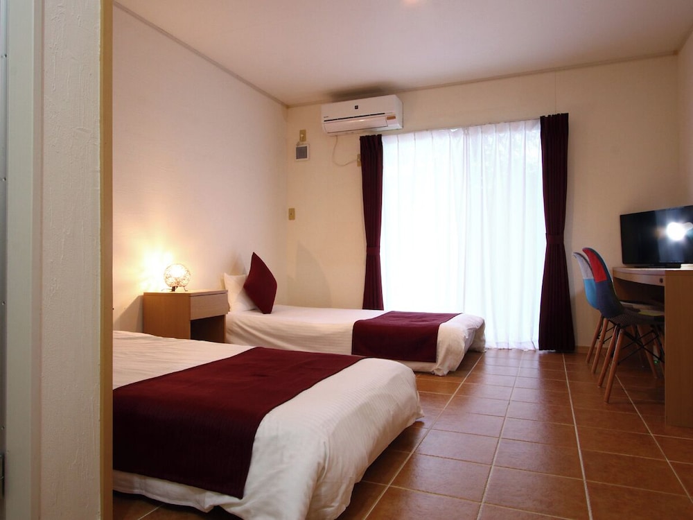 ツインルーム エキストラベッド付 客室8 | 遊び BASE やまばれーハウス