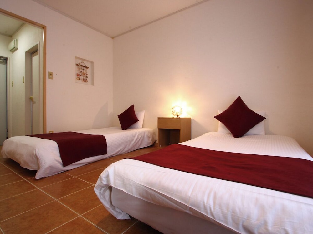 ツインルーム エキストラベッド付 客室11 | 遊び BASE やまばれーハウス