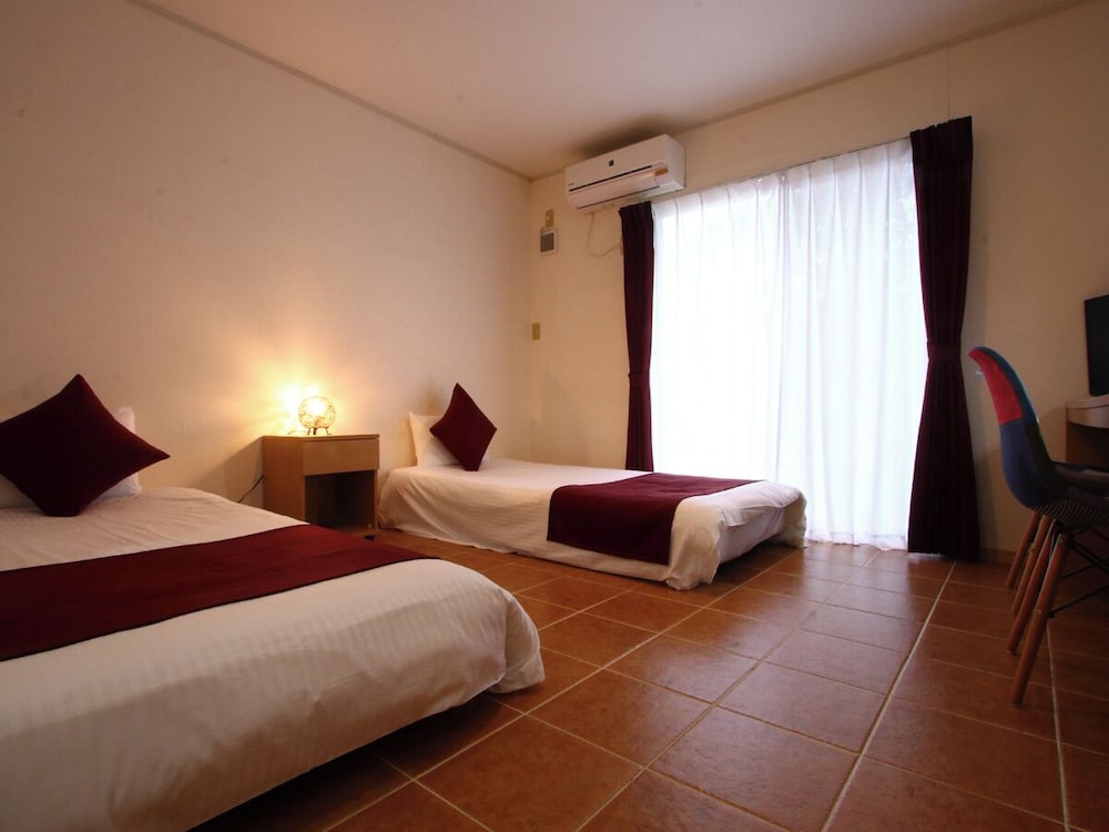 ツインルーム エキストラベッド付 客室7 | 遊び BASE やまばれーハウス