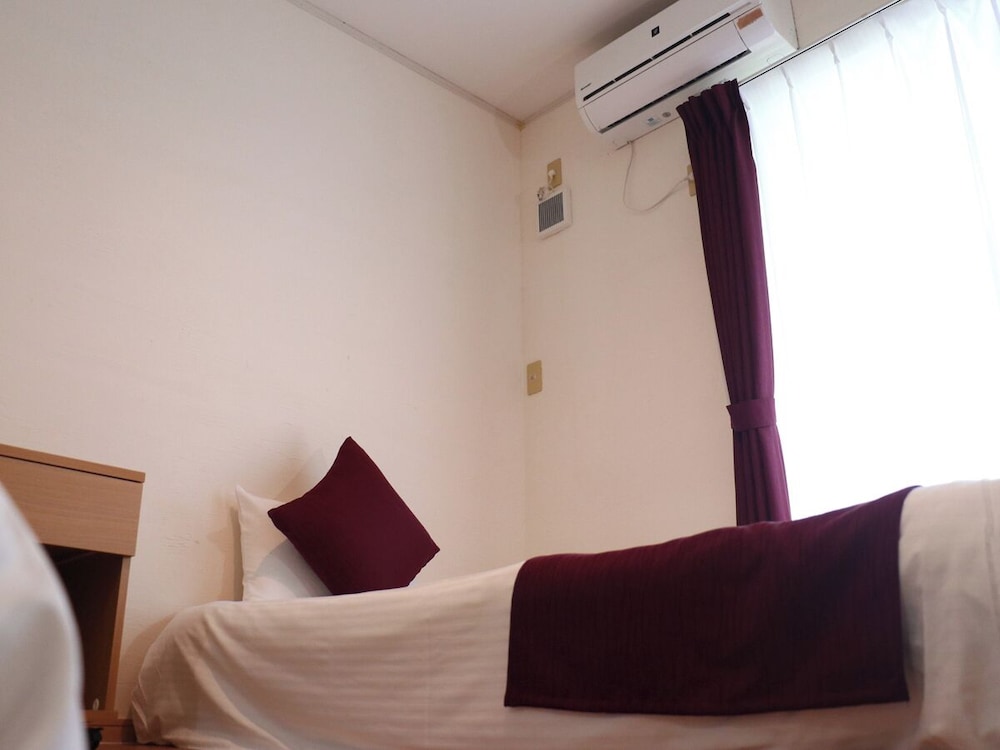 ツインルーム エキストラベッド付 客室13 | 遊び BASE やまばれーハウス