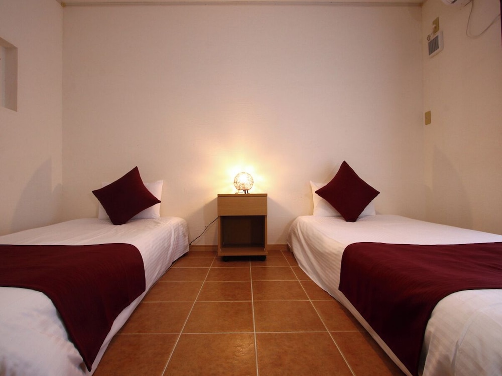 ツインルーム エキストラベッド付 客室10 | 遊び BASE やまばれーハウス