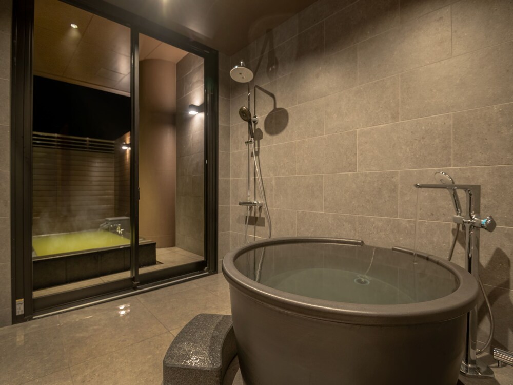 露天風呂付デラックスルーム（サウナ付）禁煙 バスルーム0 | 亀の井ホテル 阿蘇