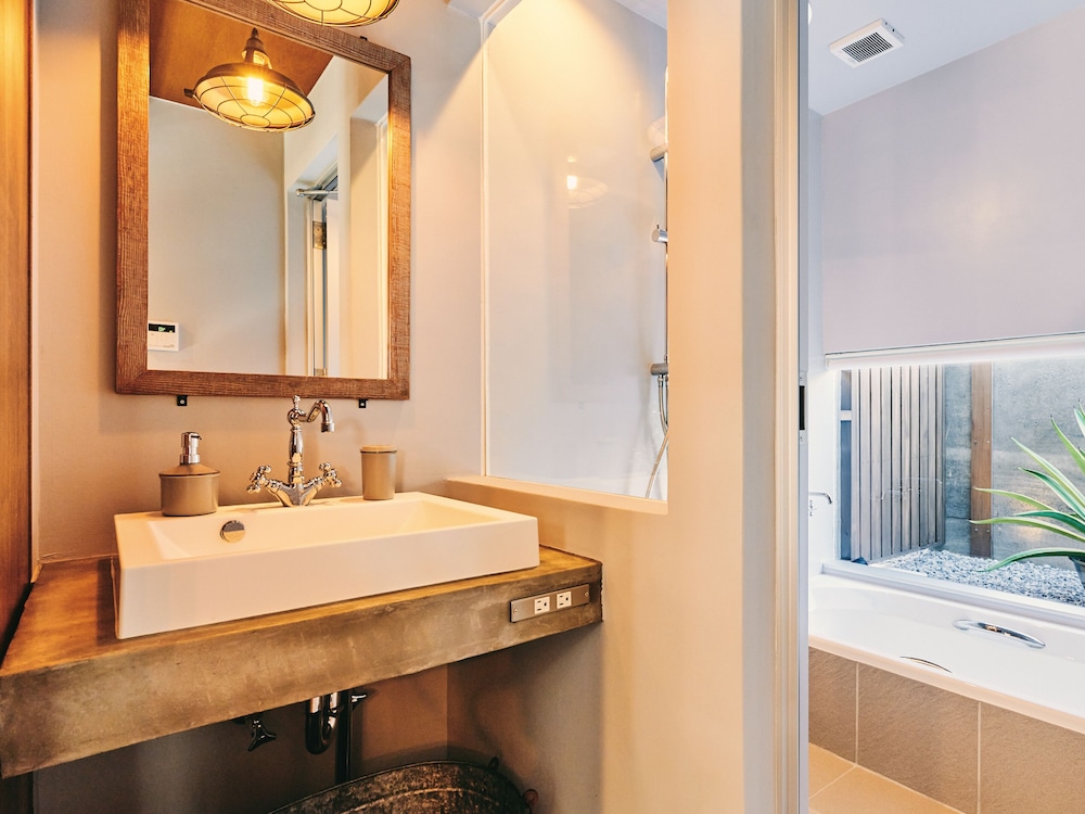 庭付きコンドミニアム バスルーム1 | IMAGINE OKINAWA