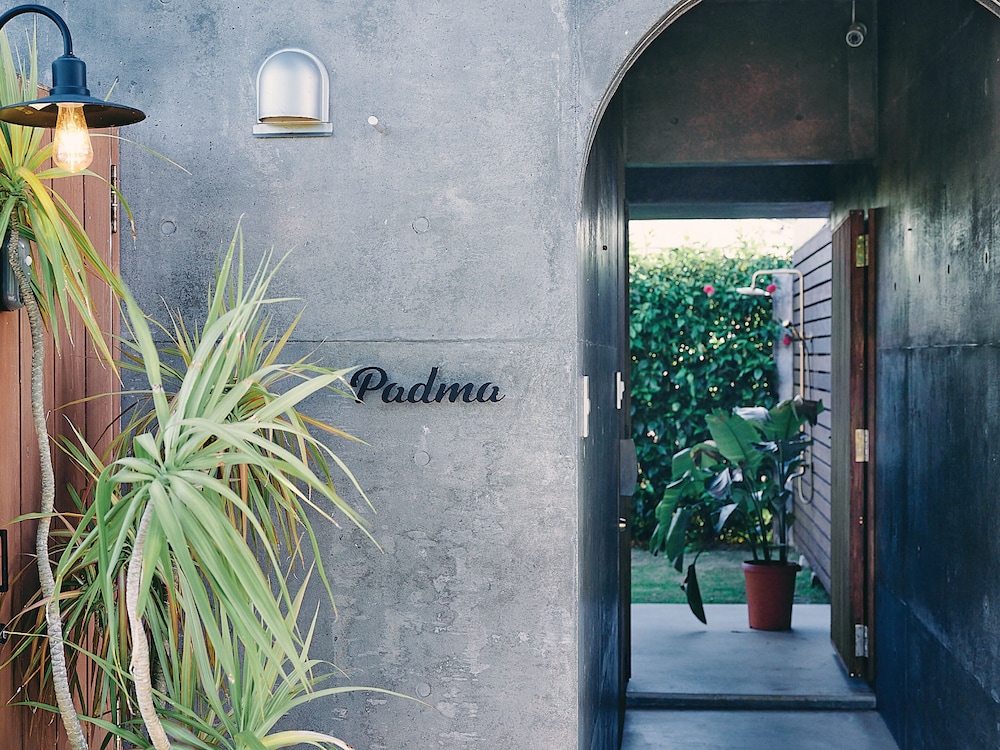 庭&ジェットバス付きコンドミニアム | IMAGINE OKINAWA