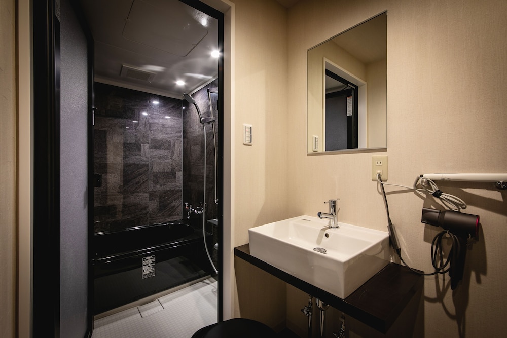 Vip・スイート キング 喫煙可（電子タバコのみ） バスルーム0 | デザインホテルブラックス