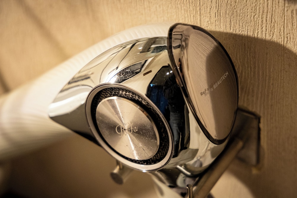 Vip・スイート キング 喫煙可（電子タバコのみ） バスルーム1 | デザインホテルブラックス