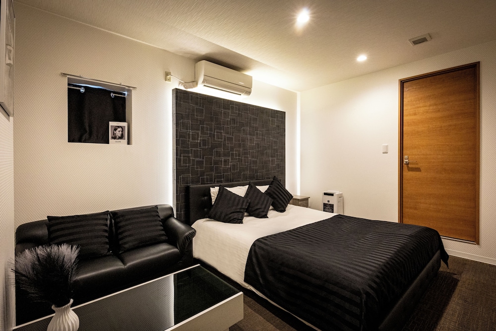 ロイヤル・スイート キング 喫煙可（電子タバコのみ） | デザインホテルブラックス