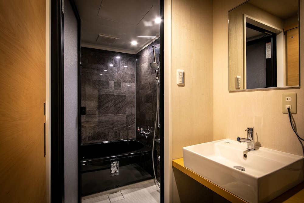 プレミアム・スイート キング 喫煙可（電子タバコのみ） バスルーム0 | デザインホテルブラックス