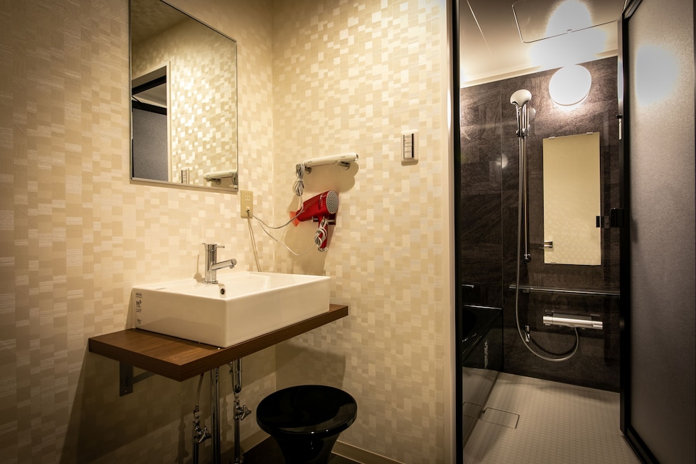 ブリス・スーペリア ダブル 喫煙可（電子タバコのみ） バスルーム0 | デザインホテルブラックス