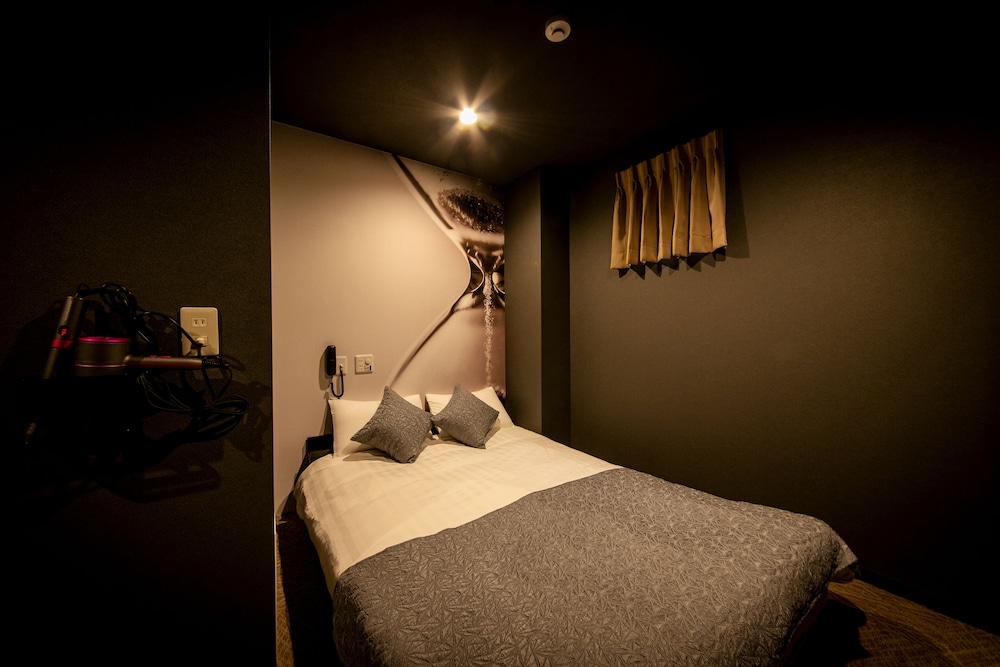 デダル・スタンダード ダブル 喫煙可（電子タバコのみ） 客室1 | デザインホテルブラックス