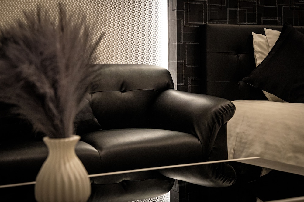 ロイヤル・スイート キング 喫煙可（電子タバコのみ） 客室2 | デザインホテルブラックス