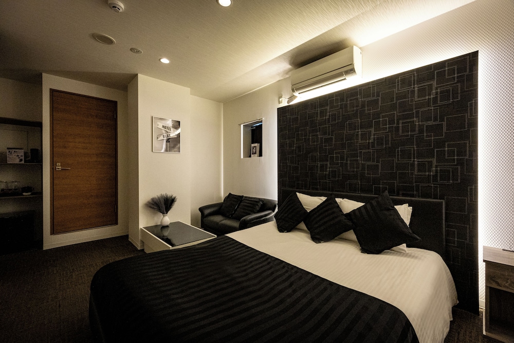 ロイヤル・スイート キング 喫煙可（電子タバコのみ） 客室4 | デザインホテルブラックス