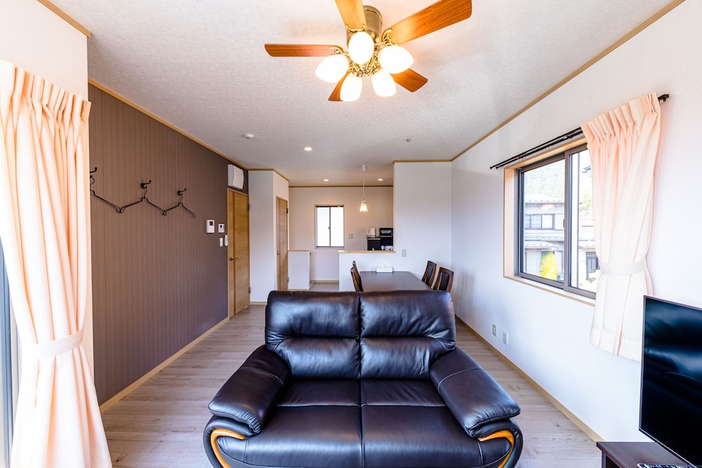 一棟貸し リビングルーム4 | フラクドッグ