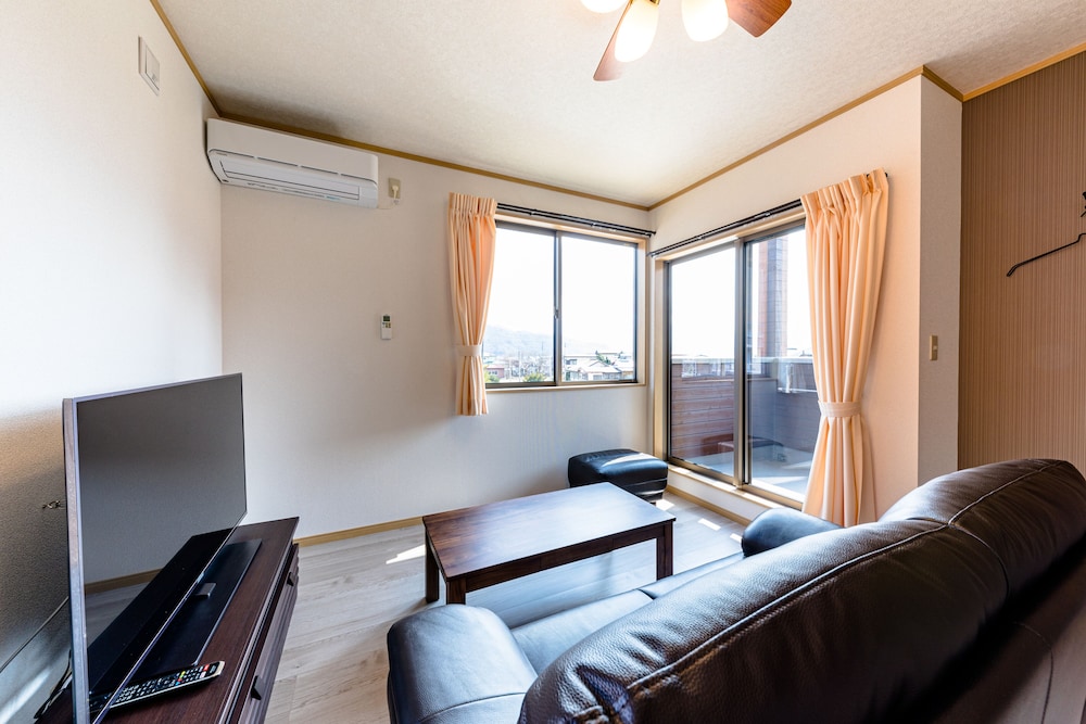 一棟貸し リビングルーム5 | フラクドッグ