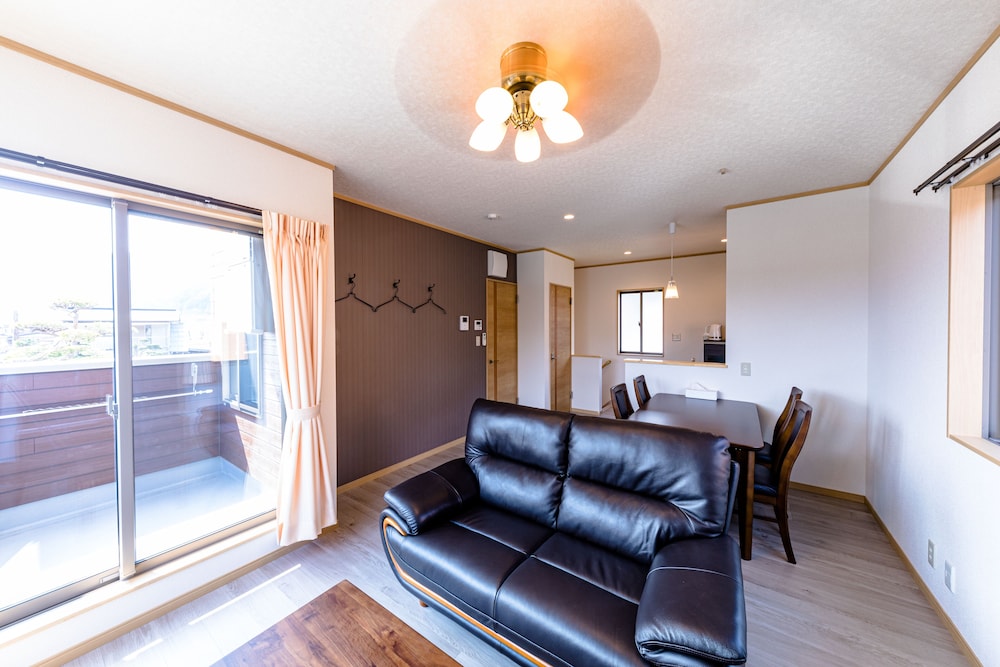 一棟貸し リビングルーム3 | フラクドッグ