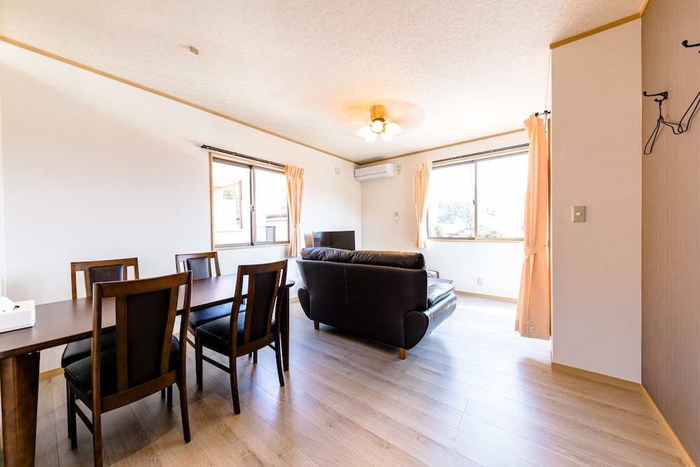 一棟貸し リビングルーム0 | フラクドッグ