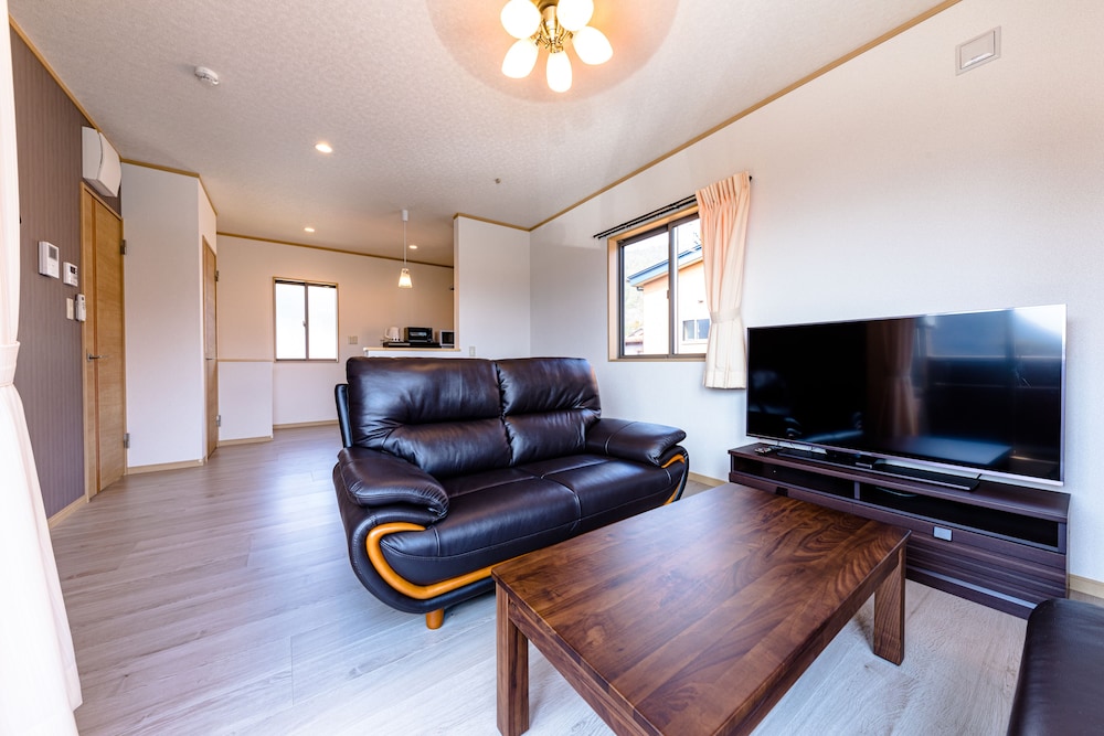 一棟貸し リビングルーム1 | フラクドッグ