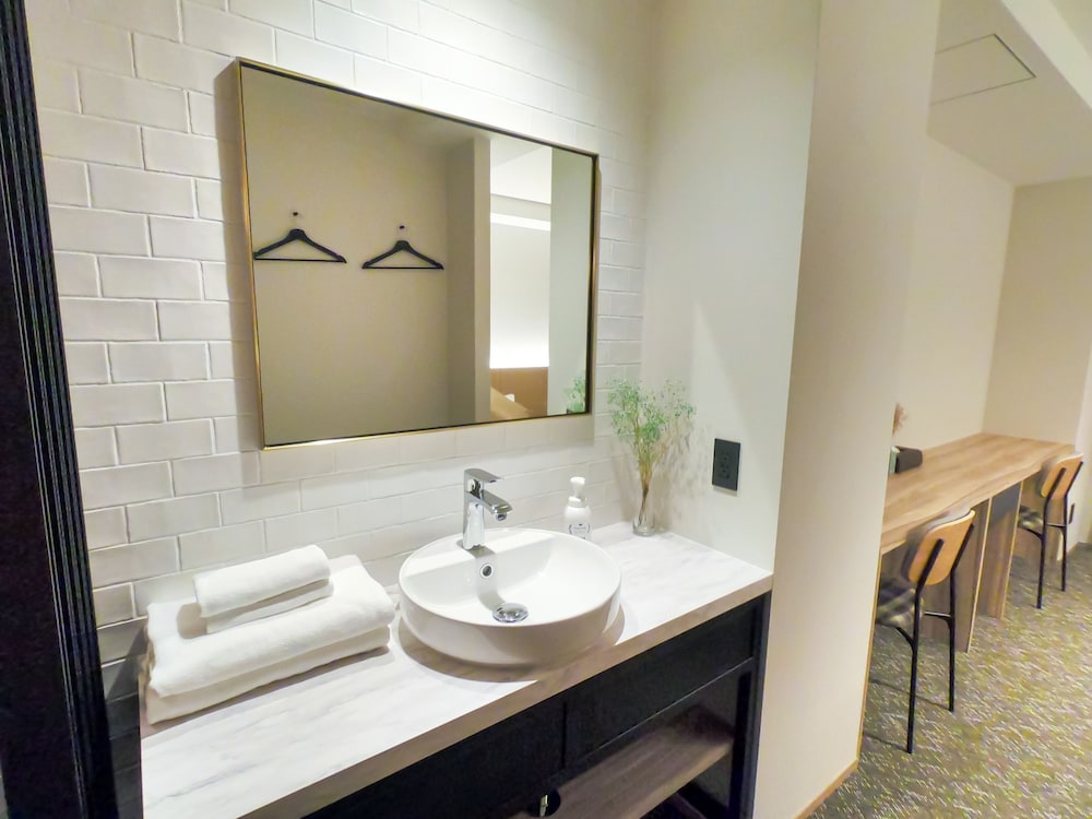 デラックス ツインルーム バスルームのシンク2 | ホテルエスプレッソサウス