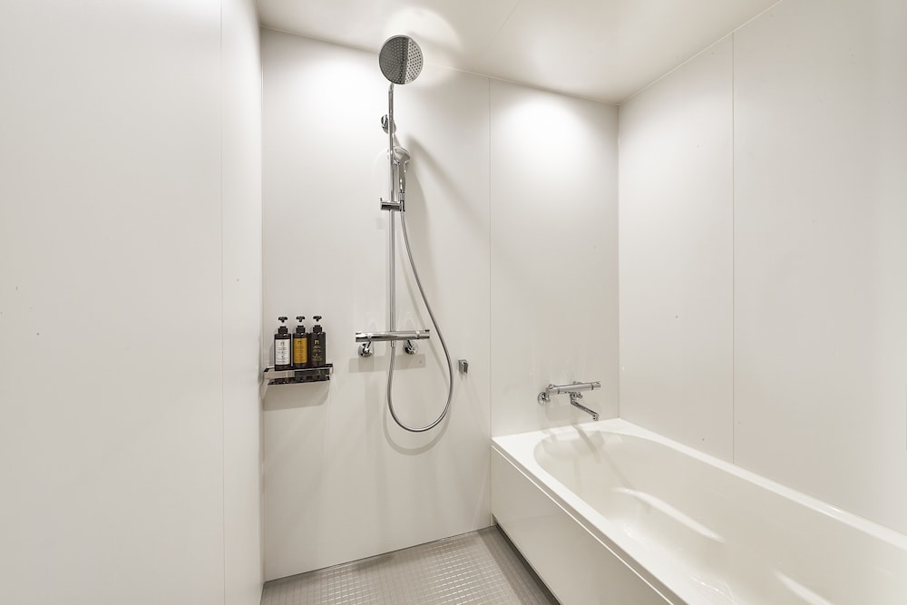 スーペリア ハリウッドツインルーム 禁煙 コーナールーム バスルーム1 | ザ・ゲートホテル両国 by HULIC