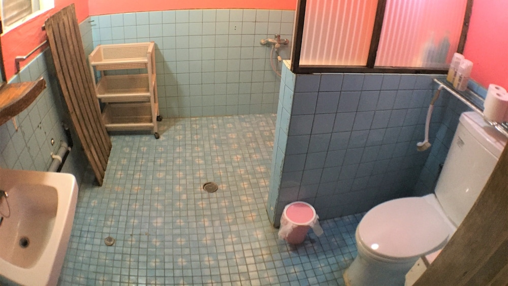 和室4畳半 共用バスルーム0 | ゲストハウス こねくと