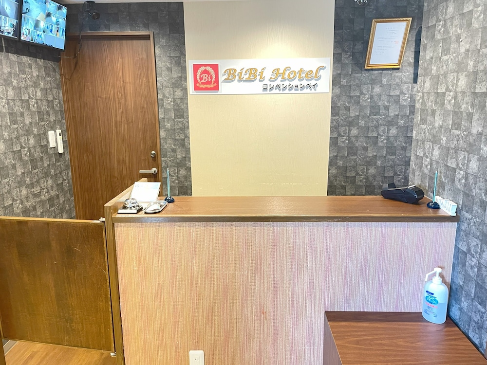 フロント1 | BiBi Hotel コンベンションベイ