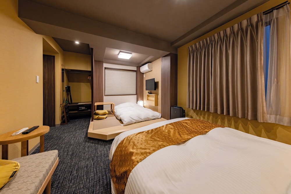 ダブルルーム 客室10 | MADOKA Kyoto Station West