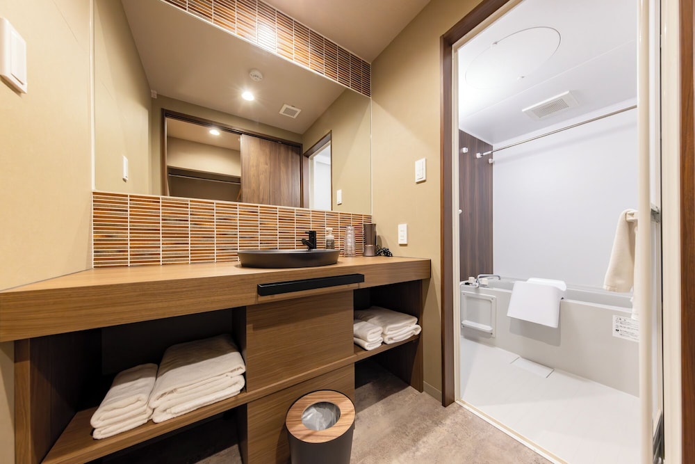 デラックス ツインルーム (A) バスルーム4 | MADOKA Kyoto Station West