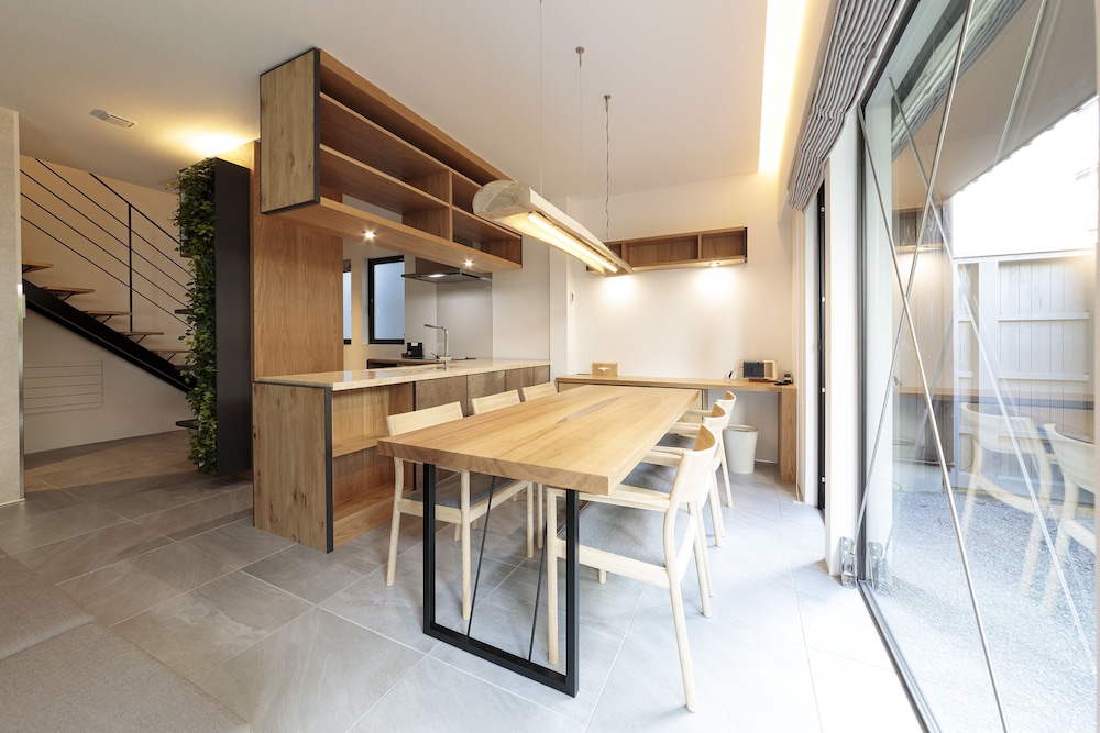 デラックスルーム(2ベッドルーム)禁煙 ダイニングルーム0 | 石邸 富良野