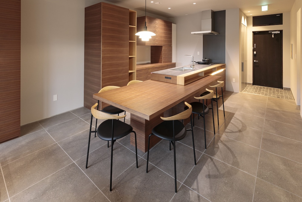 プレミアムルーム(2ベッドルーム)禁煙 ダイニングルーム0 | 石邸 富良野