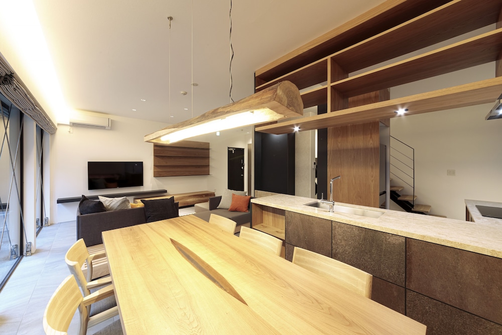 デラックスルーム(2ベッドルーム)禁煙 ダイニングルーム2 | 石邸 富良野