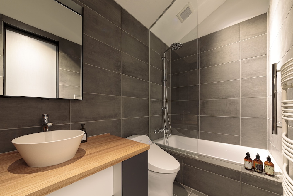 デラックスルーム(2ベッドルーム)禁煙 バスルーム0 | 石邸 富良野