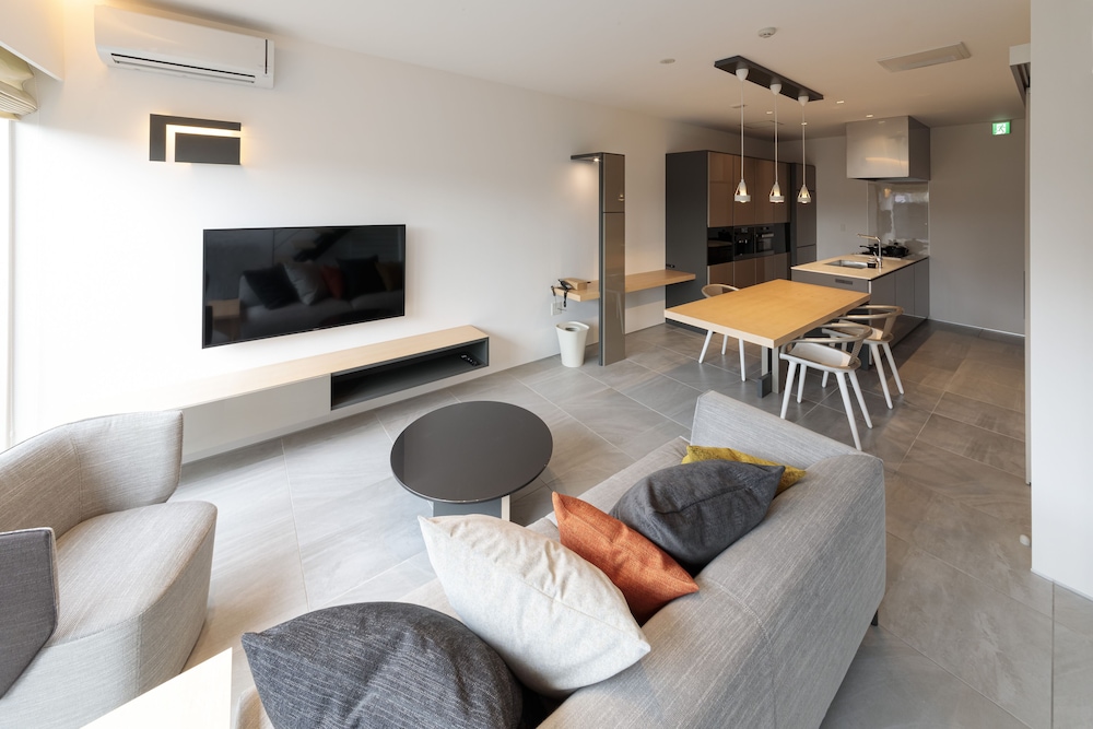 プレミアムルーム(1ベッドルーム)禁煙 リビング エリア1 | 石邸 富良野