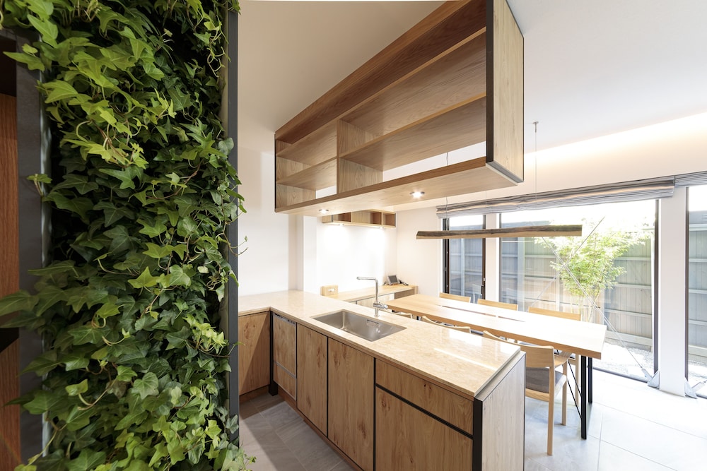 デラックスルーム(2ベッドルーム)禁煙 客室内のダイニングエリア0 | 石邸 富良野