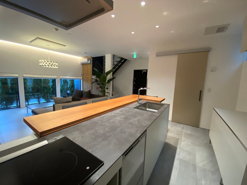 プレミアムルーム(2ベッドルーム)禁煙 専用キッチン0 | 石邸 富良野