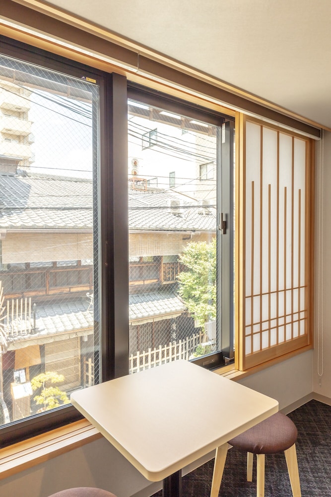 プレミアム ツインルーム リビング エリア0 | hotel GOCO stay 京都四条河原町