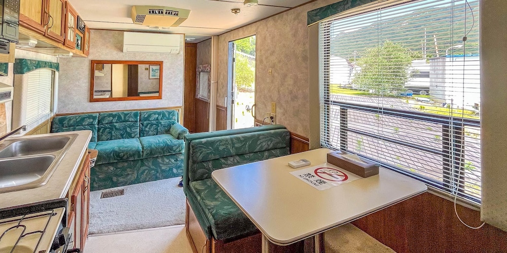 トレーラーハウスB 客室1 | シータイガーアイランドイン小豆島