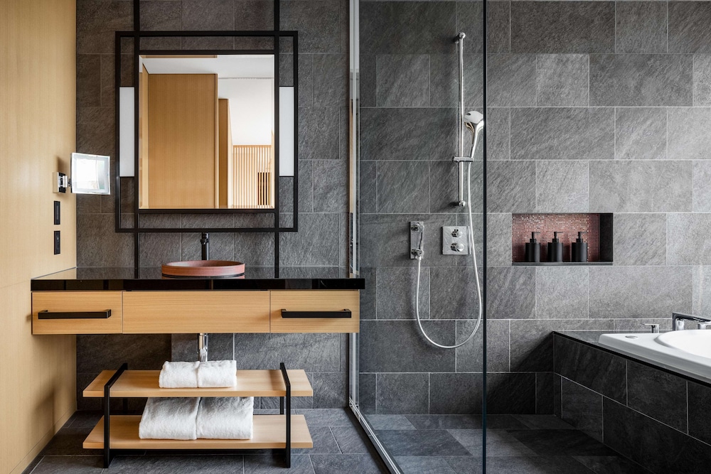 デラックス ルーム シングルベッド 2 台 禁煙 バスルーム1 | ギャリア・二条城 京都