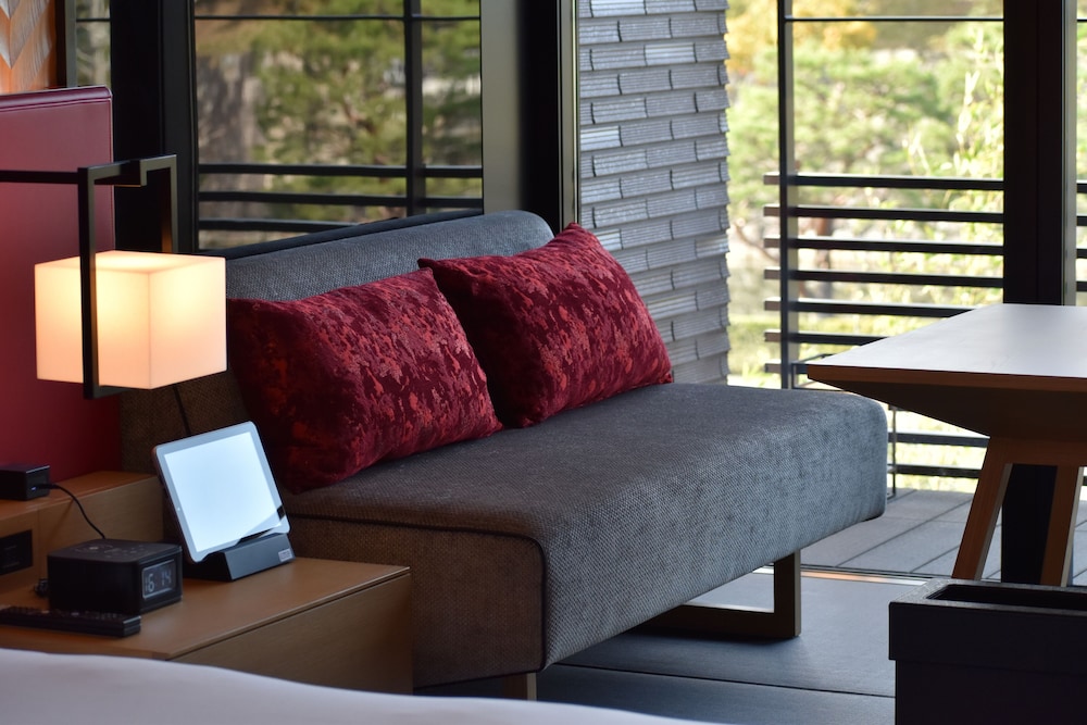 デラックス ルーム シングルベッド 2 台 禁煙 リビング エリア0 | ギャリア・二条城 京都