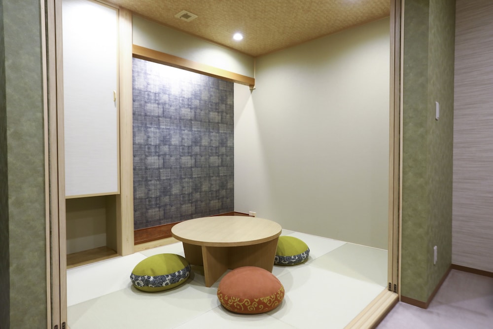 客室1 | スパビレッジカマヤ別館 湯恵山荘