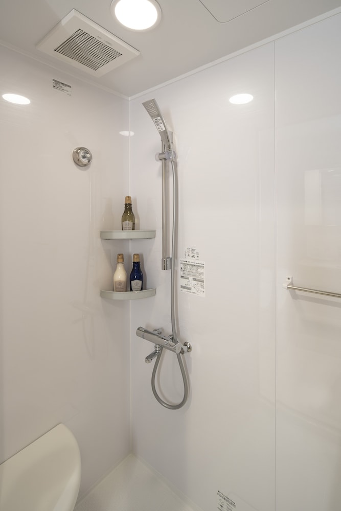 ベーシック ダブルルーム(2名様利用) 禁煙 バスルーム2 | 沖縄逸の彩ホテル