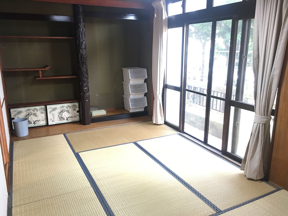 トリプルルーム　共用バスルーム・トイレ　禁煙 客室1 | 民家宿 いんとゅぱりとぅ～すら