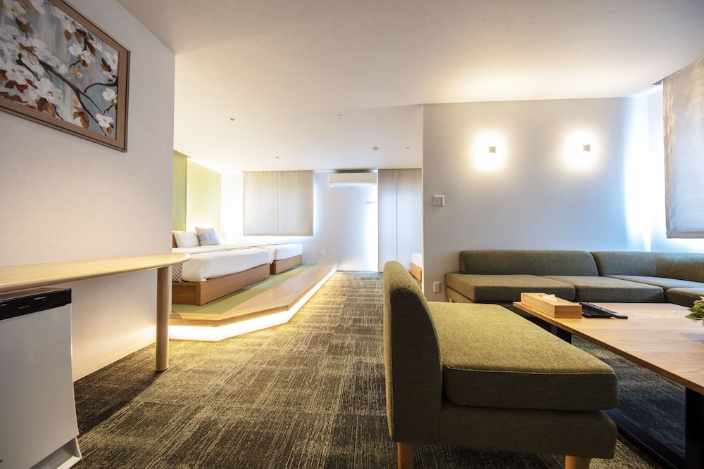 デラックスF 禁煙 客室8 | グランドベース岡山駅前