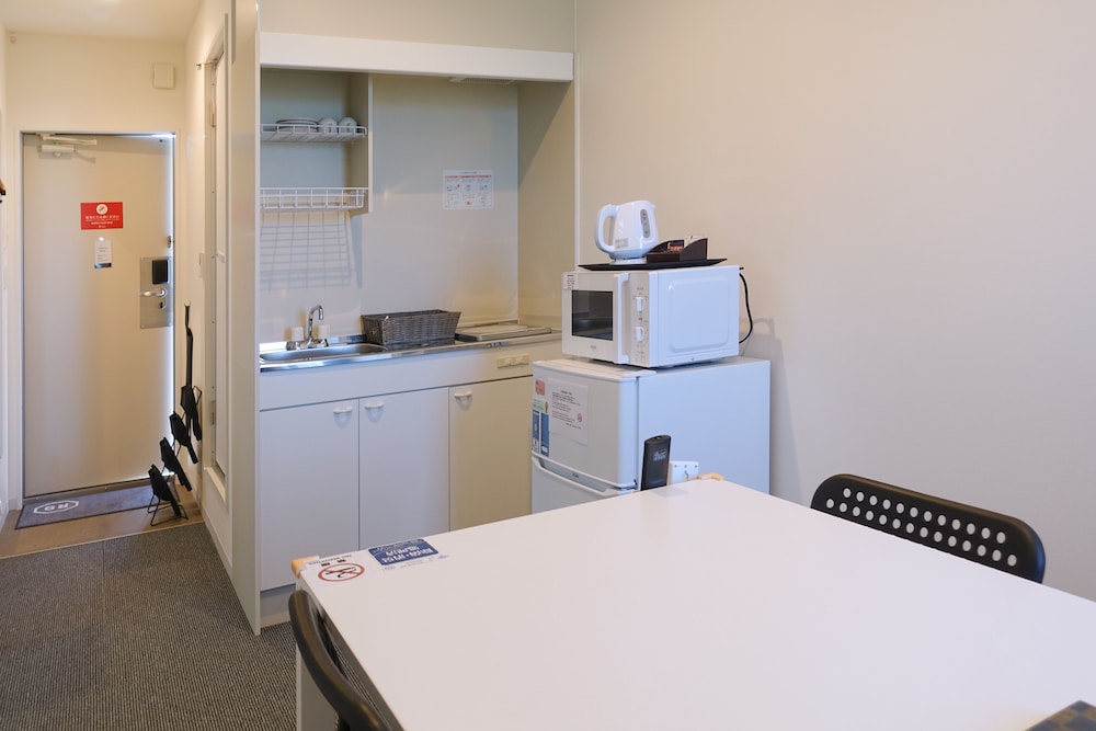 フォースルーム (23時以降のチェックインはできませんのでご注意ください) 専用キッチン0 | HOTEL R9 The Yard いすみ