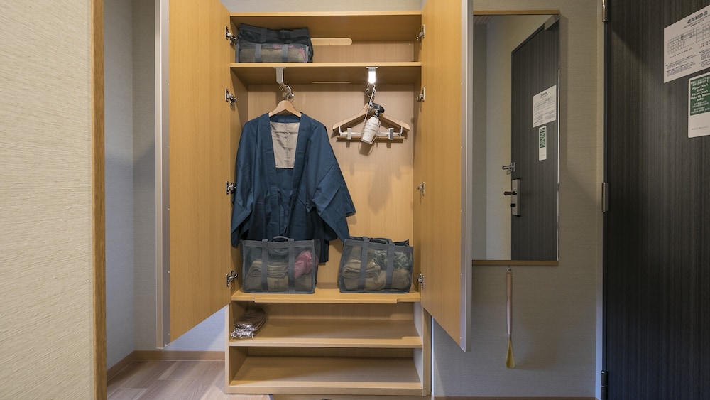 ダブルルーム 禁煙【山側】シャ ワーブース(浴槽なし) 客室1 | グランヴィリオホテル宮島 和蔵