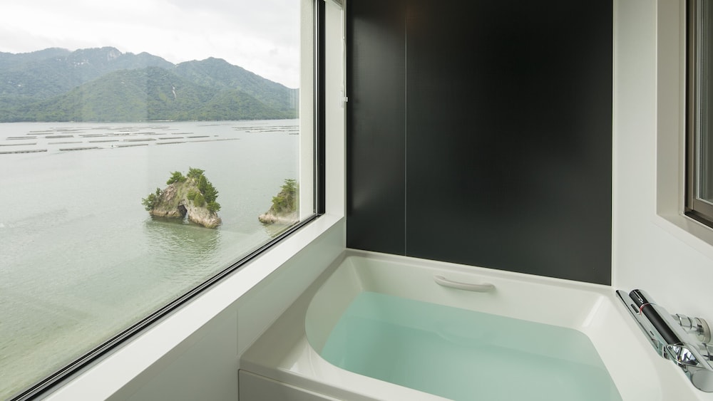 エグゼクティブツインルーム 禁煙【海側】セパレートバス バスルーム0 | グランヴィリオホテル宮島 和蔵