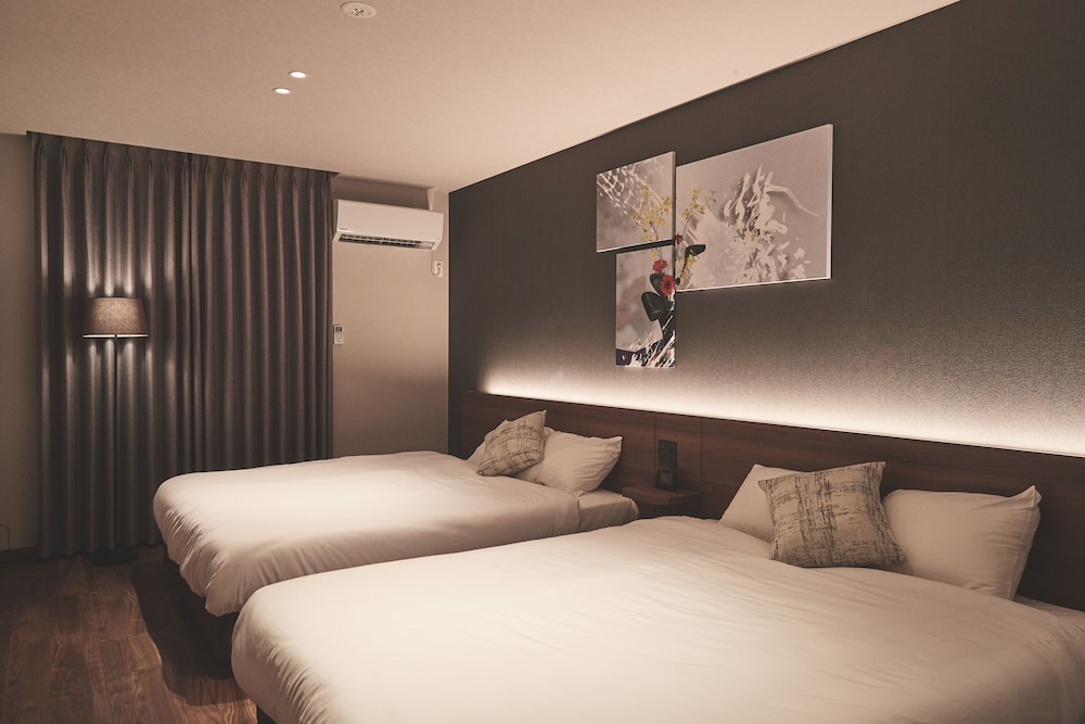 セミダブルベッド, クイーンベッド, ソファベッド Type F 禁煙 客室8 | ReLA Higashimatsudo